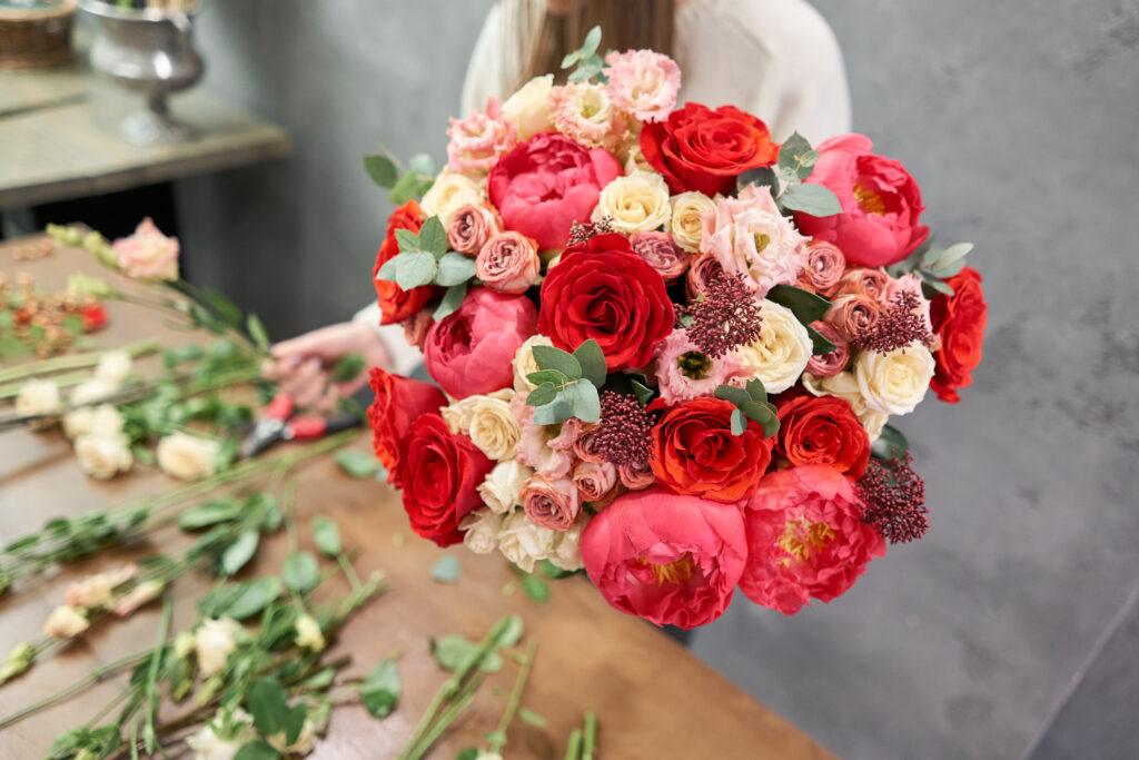 offrir des fleurs femme