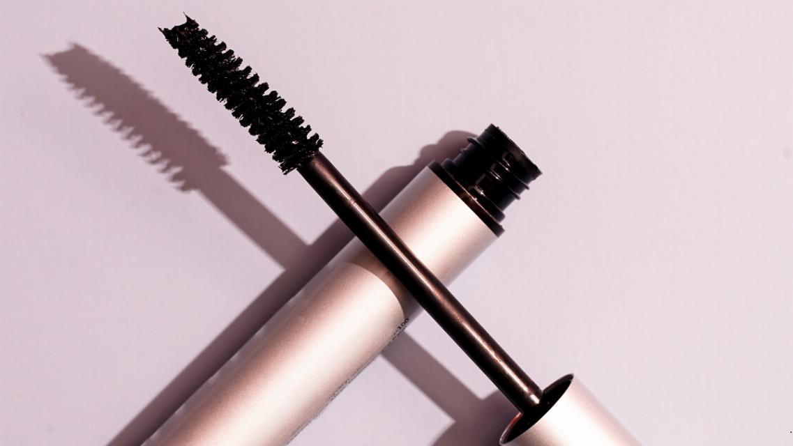 Maquillage : pourquoi le mascara reste l'incontournable de votre trousse beauté ?