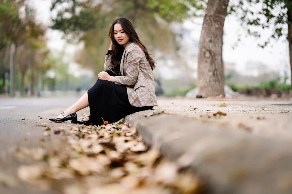 Veste femme de mi-saison : bien choisir la pièce qui accompagne le quotidien